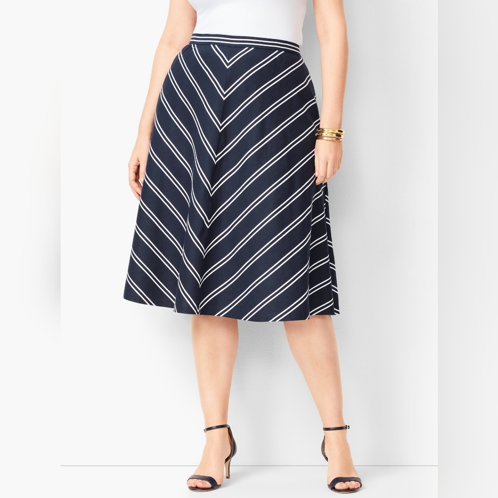 1X Faded Glory Women's A-Line Skirt in Navy and White Chevron